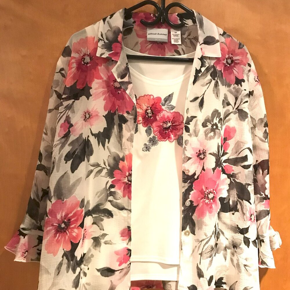 Women’s 2-piece Alfred Dunner floral embroidered tank top and sheer floral top